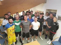 1. Männer: Bester Torwart und bester Spieler beim Altmark-Jeetze-Cup vom Grünheider SV – Turnierplatz vier nach zwei Niederlagen und einem Remis – Nächstes Testspiel in der Löcknitzhalle gegen TSG Lübbenau 63 am 29. August